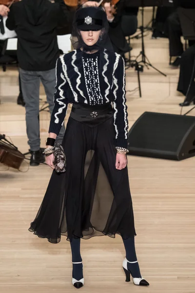 Look 27